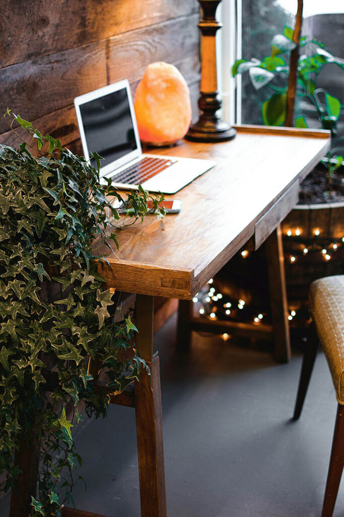 Clutter free Balanced Workspace