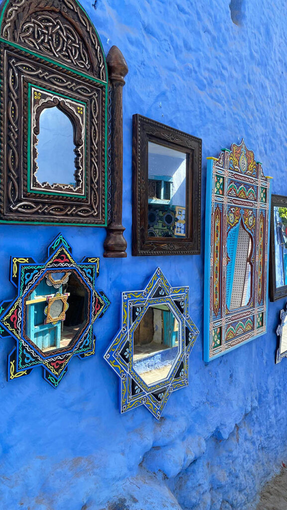 Paint a Moroccan decor feature wall with mirrors