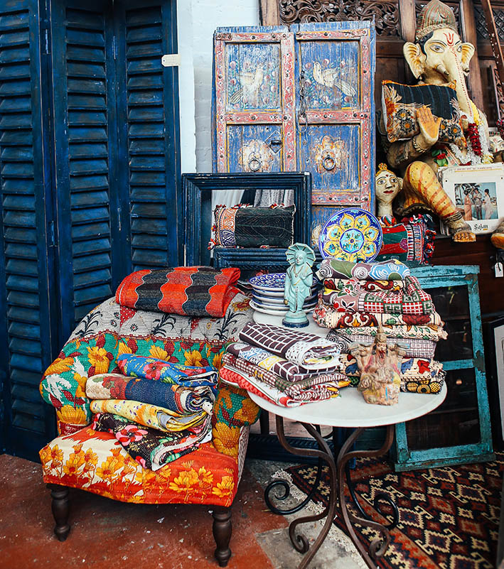 Cozy home details like cushions, statues, textiles and folding screens