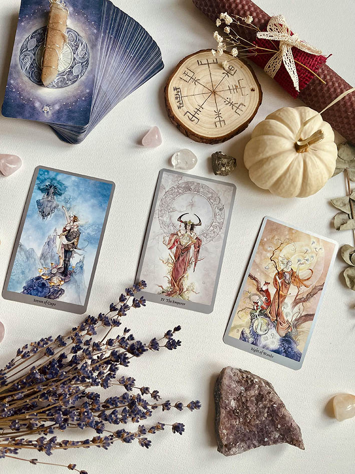 Mystical decor ideas with witchy aesthetic boho style
